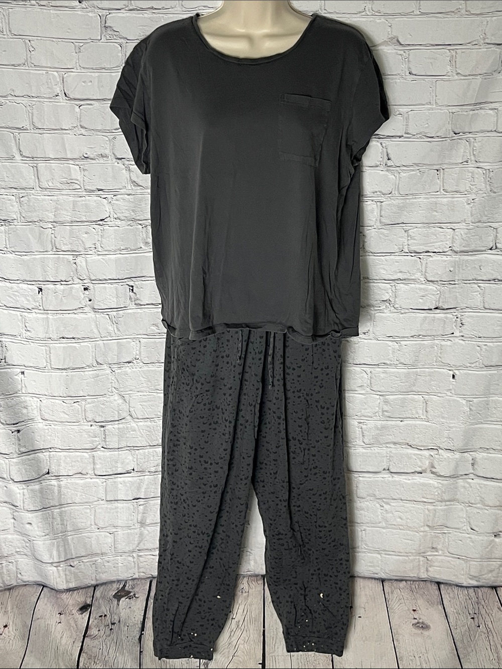 GAP Women's Black Short-Sleeve Top & Patterned Jogger Sleep Set